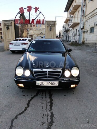 Mercedes E 240-1