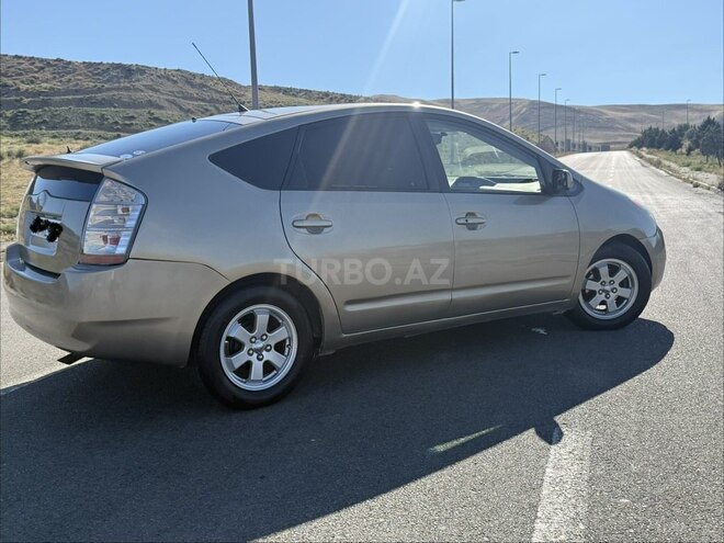 Toyota Prius-5