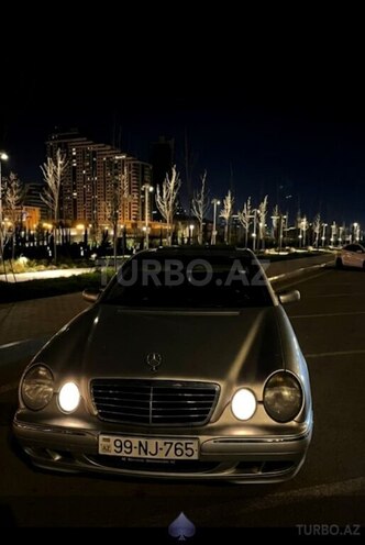 Mercedes E 270-2