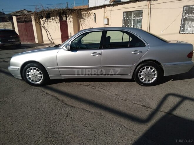 Mercedes E 270-3