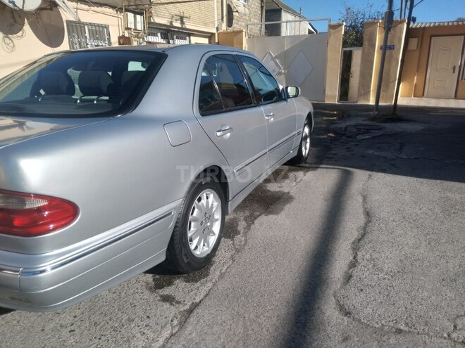 Mercedes E 270-4