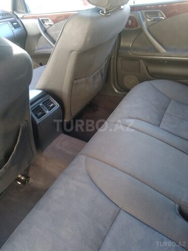 Mercedes E 270-8