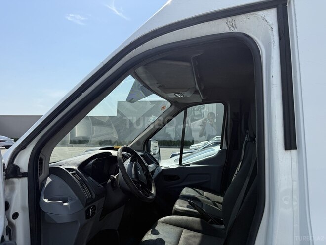 Ford Transit-6