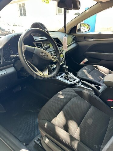 Hyundai Elantra-2