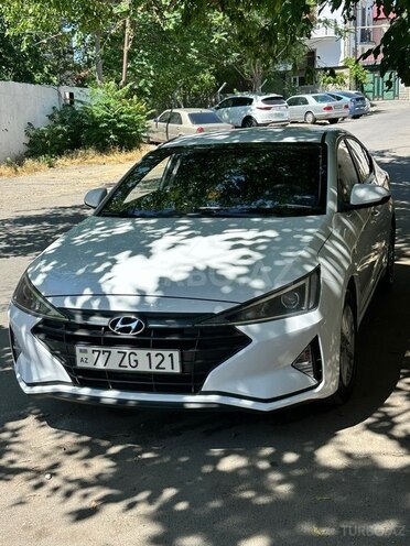Hyundai Elantra-1
