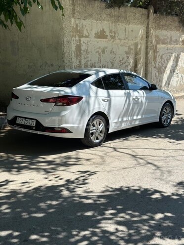 Hyundai Elantra-3