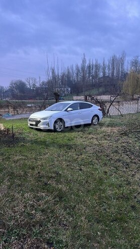 Hyundai Elantra-8