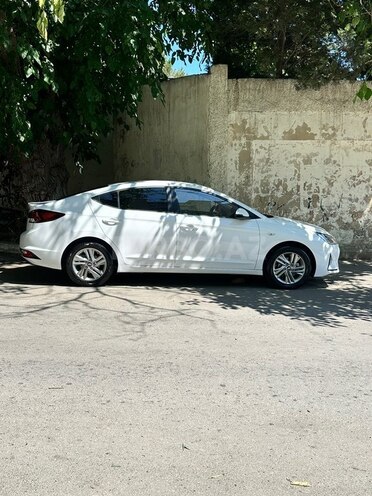 Hyundai Elantra-4