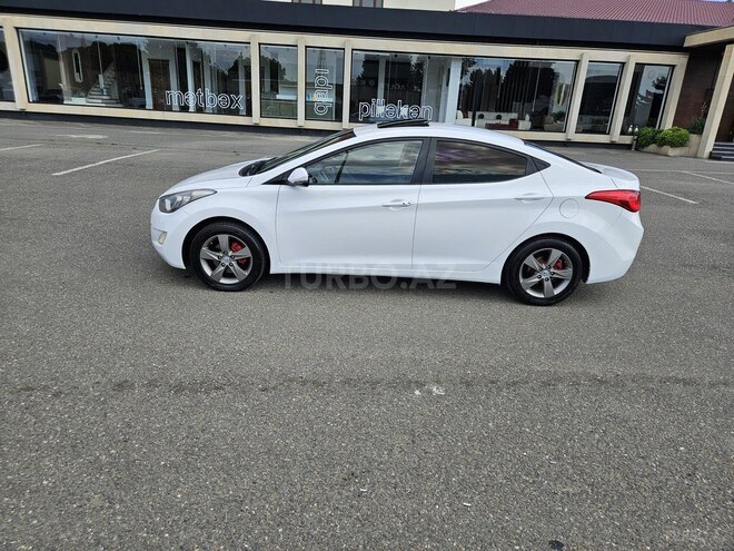 Hyundai Elantra-15