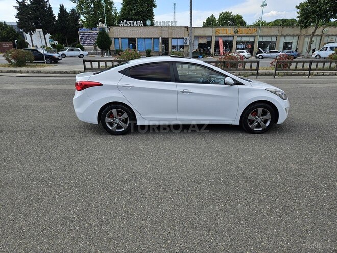 Hyundai Elantra-16