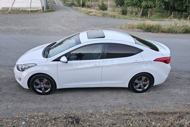 Hyundai Elantra-18