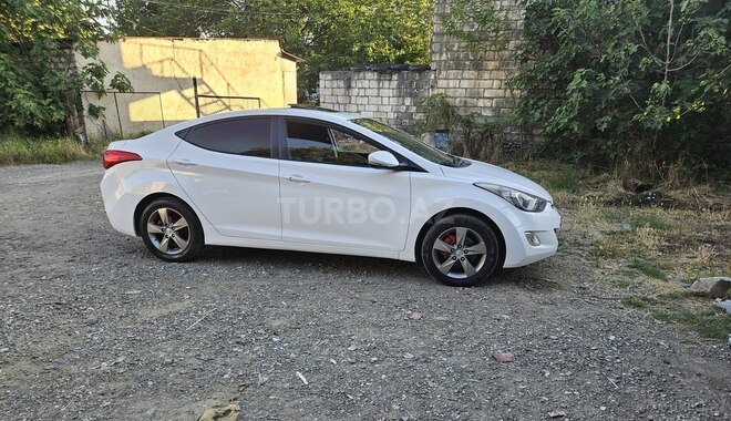 Hyundai Elantra-17