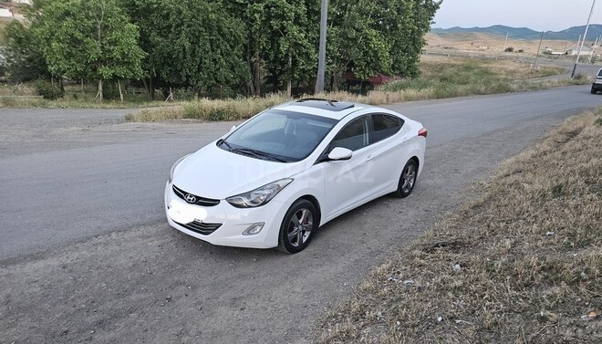 Hyundai Elantra-1