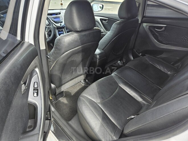 Hyundai Elantra-14