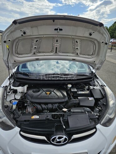 Hyundai Elantra-10