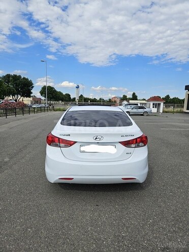 Hyundai Elantra-5
