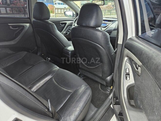 Hyundai Elantra-9