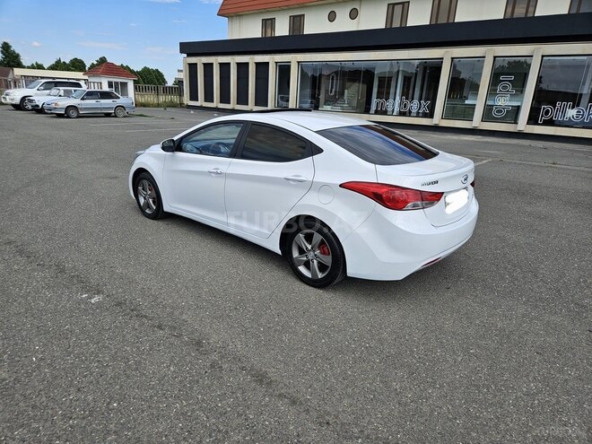 Hyundai Elantra-4