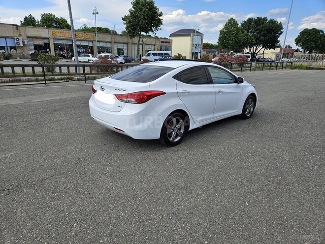 Hyundai Elantra-6