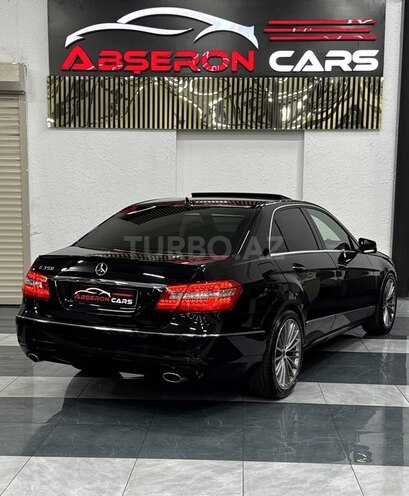 Mercedes E 350-11