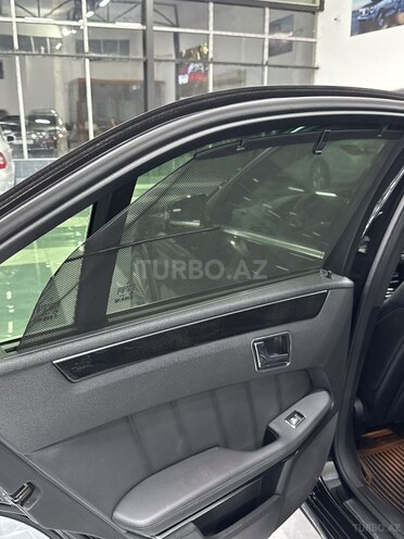Mercedes E 350-23