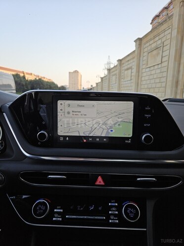 Hyundai Sonata-12