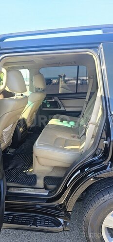 Toyota Land Cruiser-11