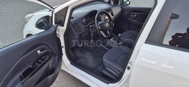 Kia Rio-12