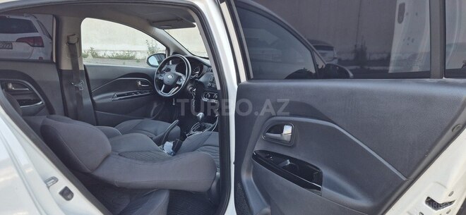 Kia Rio-17