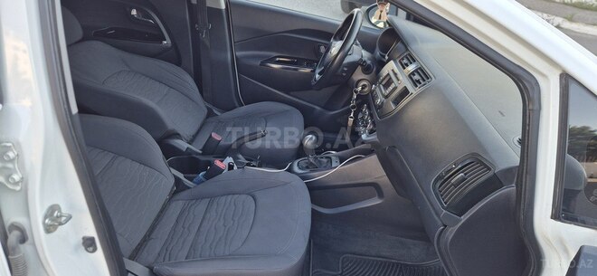 Kia Rio-16