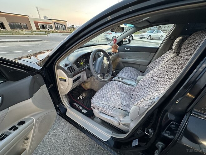 Hyundai Sonata-12