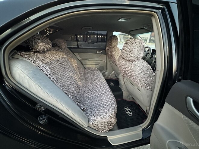 Hyundai Sonata-15