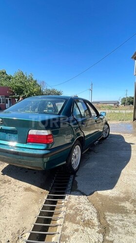 BMW 320-7