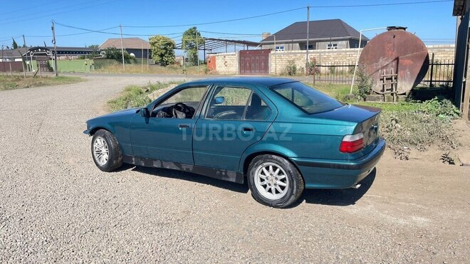 BMW 320-11