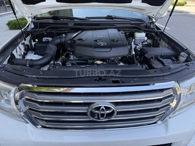 Toyota Land Cruiser-9