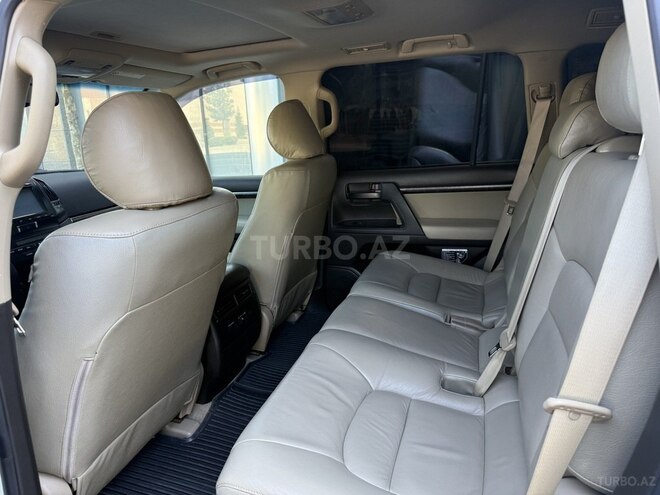 Toyota Land Cruiser-10