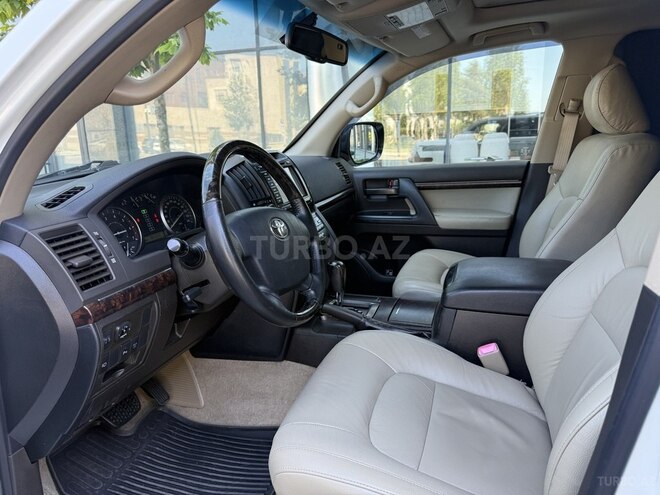 Toyota Land Cruiser-11