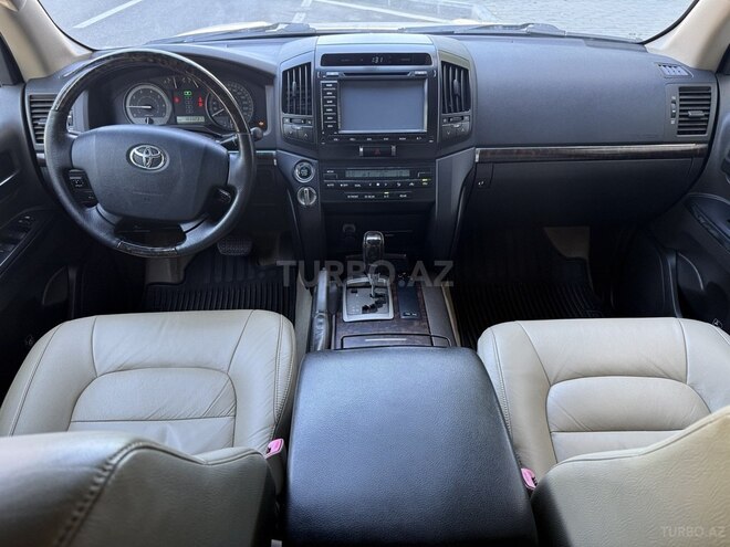 Toyota Land Cruiser-7