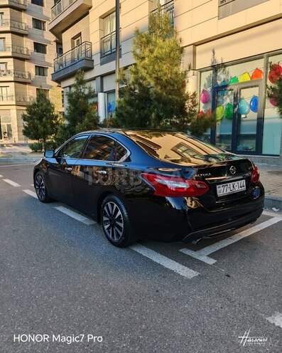 Nissan Altima-10
