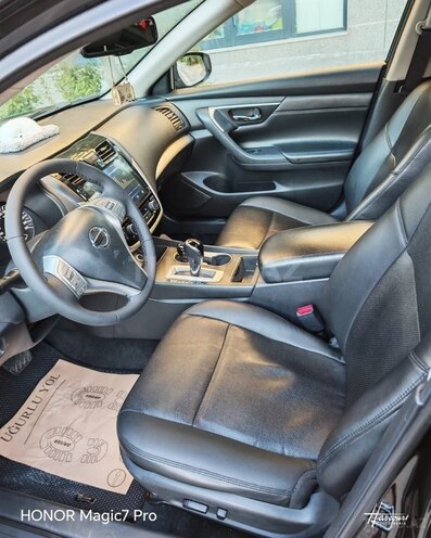 Nissan Altima-5