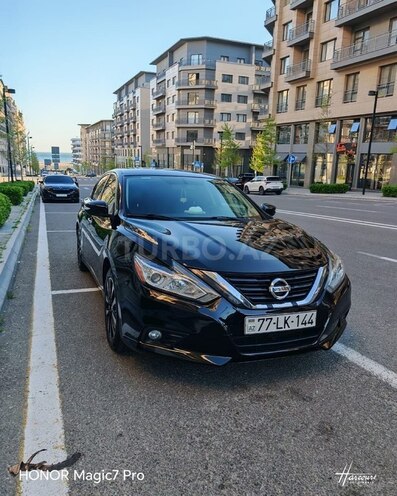 Nissan Altima-1
