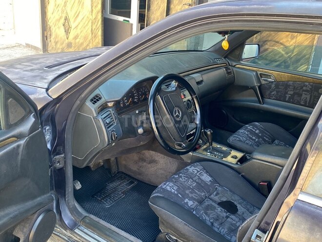 Mercedes E 230-9