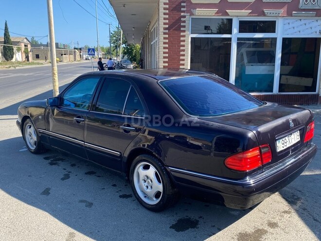 Mercedes E 230-7