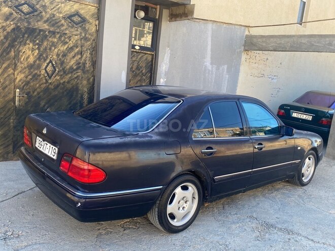 Mercedes E 230-5