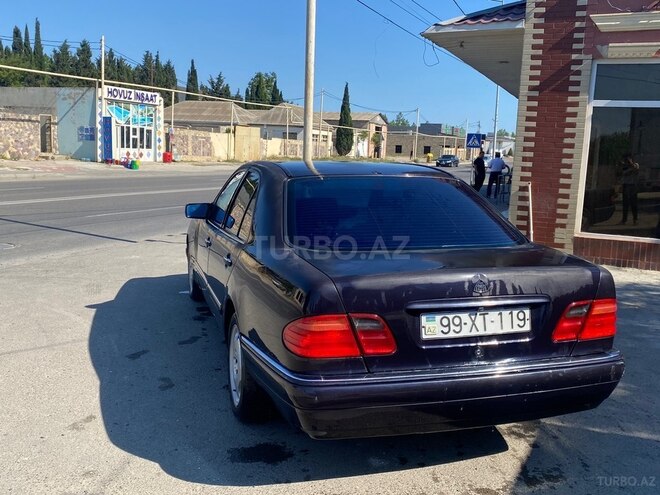 Mercedes E 230-3