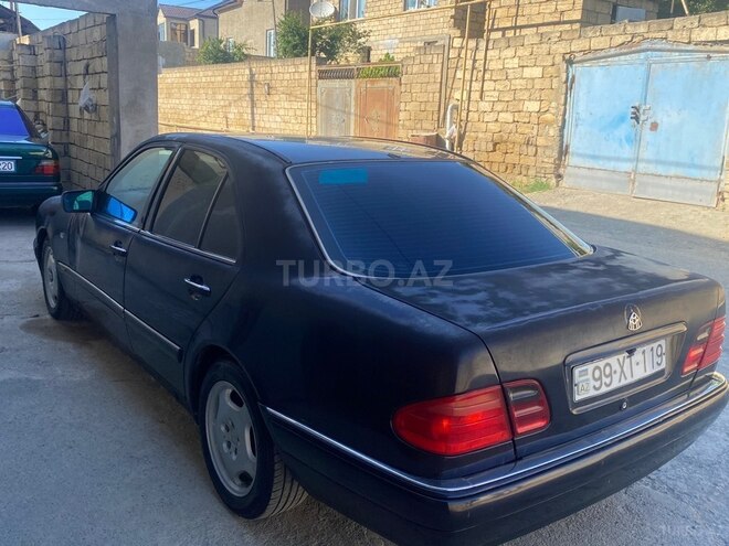 Mercedes E 230-4