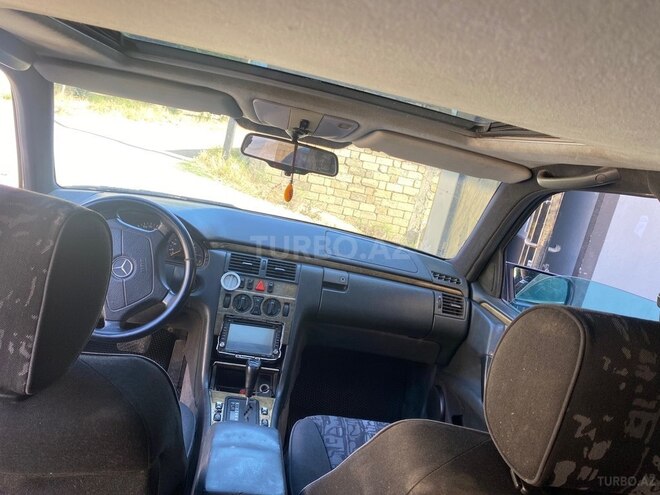 Mercedes E 230-11