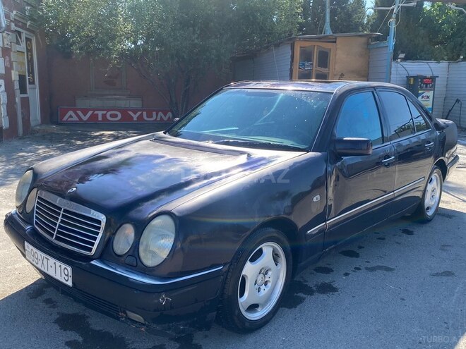 Mercedes E 230-1