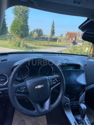 Chevrolet Cruze-12