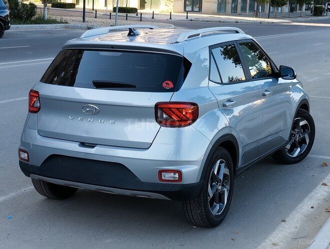 Hyundai Venue-6